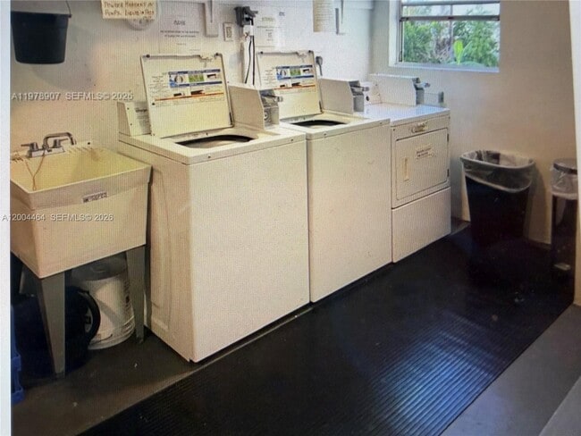 Building Photo - 2415 Lincoln St