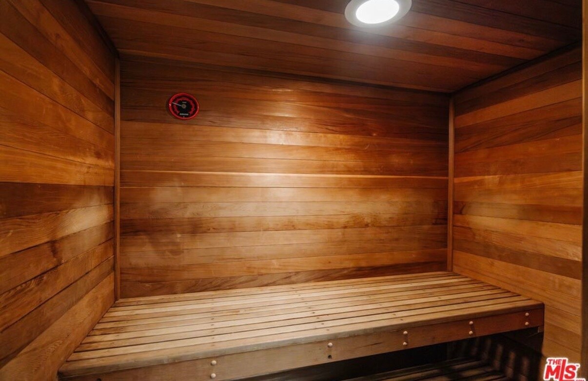 Building Photo - 8180 Manitoba St