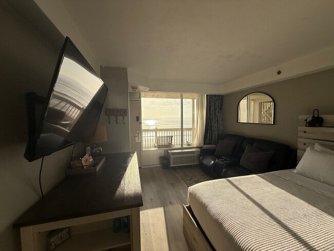 Building Photo - Ocean FRONT Studio! Amazing and must see! DEPOSIT-FREE Renting option thru OBLIGO! Deposit Altern...