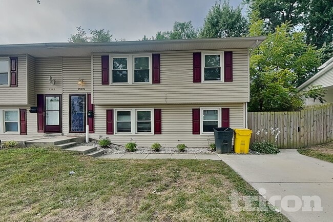 Building Photo - 1325 Farrara Dr