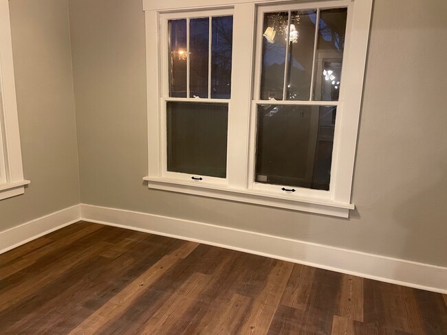 Building Photo - 4923 Chicago St