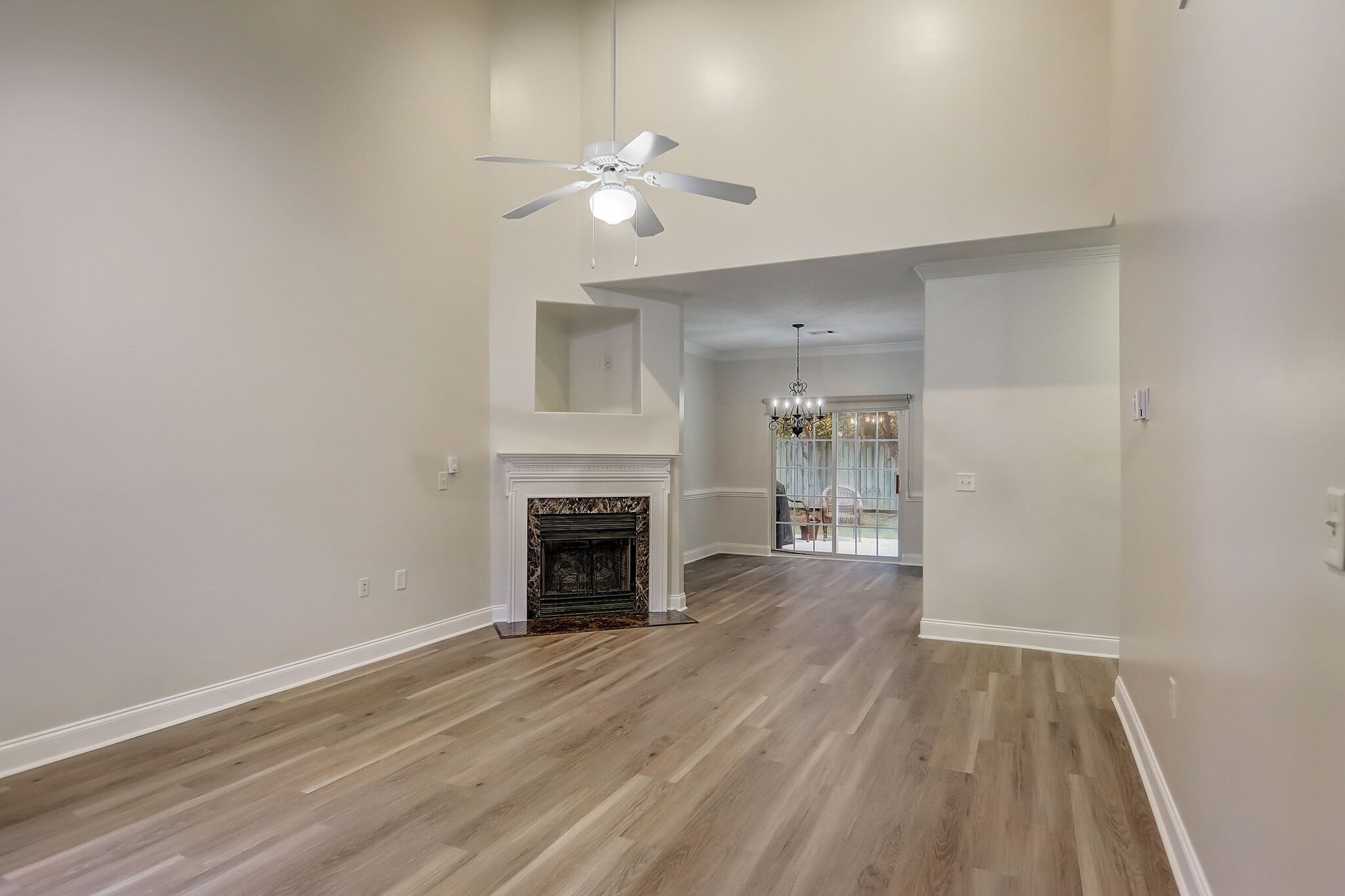 Building Photo - 893 W Pointe Dr