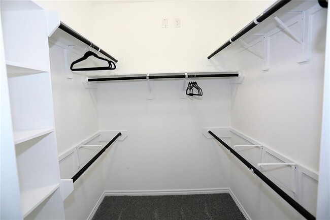 Building Photo - 10213 Ashville Dr