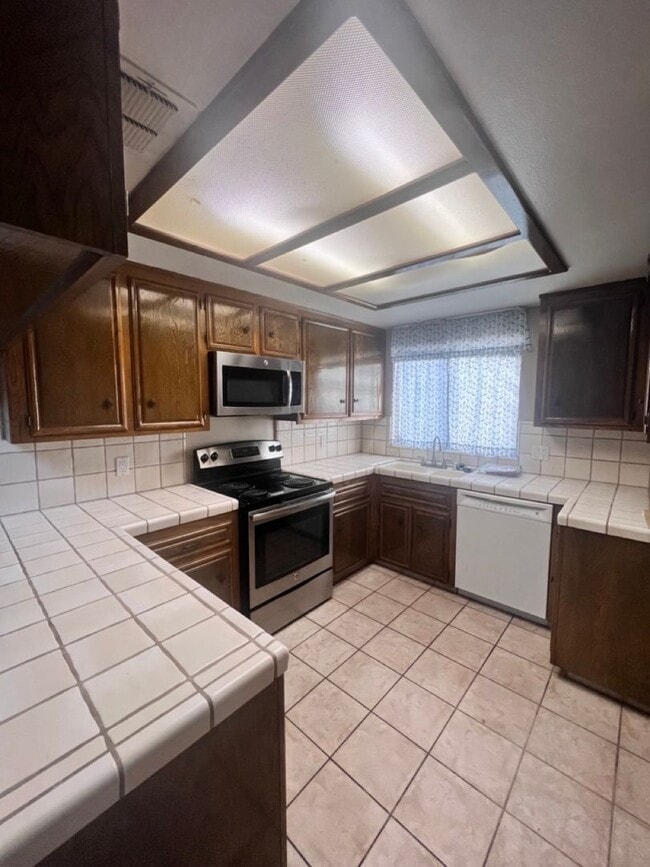 Building Photo - 2 Bed Condo w/Garage!