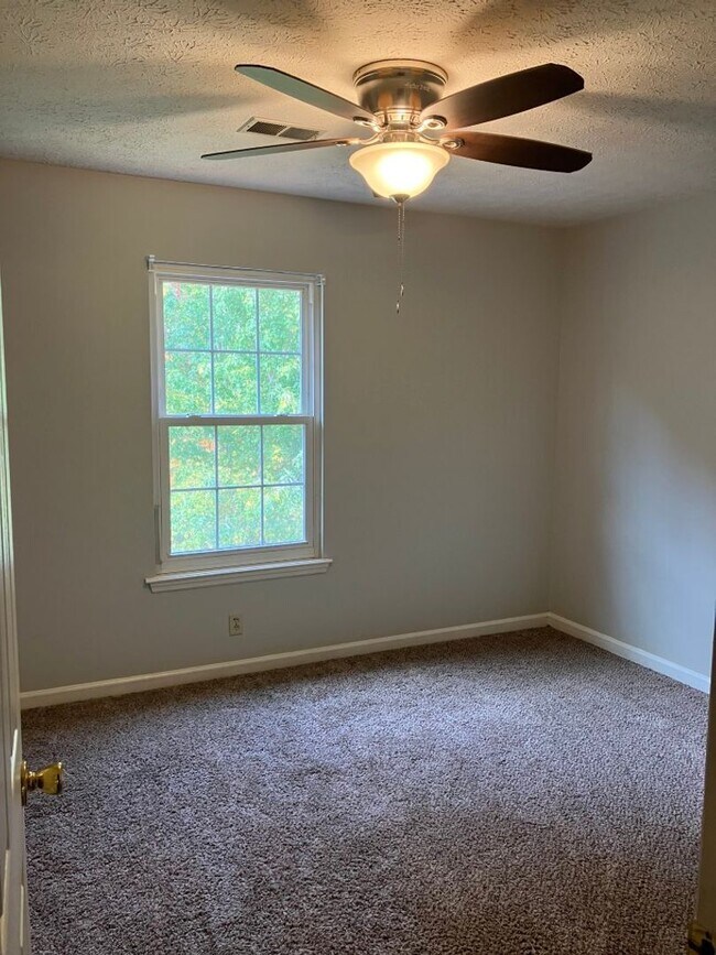 Building Photo - Move in Special - 1/2 off first months rent