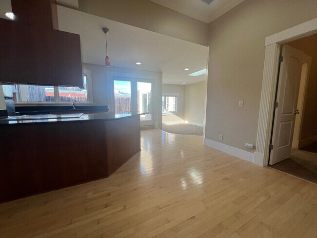 Building Photo - One Bedroom, One bath Apartment in Downtown Ashland | Available Now