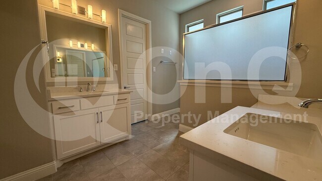 Building Photo - 3508 Covedale Blvd