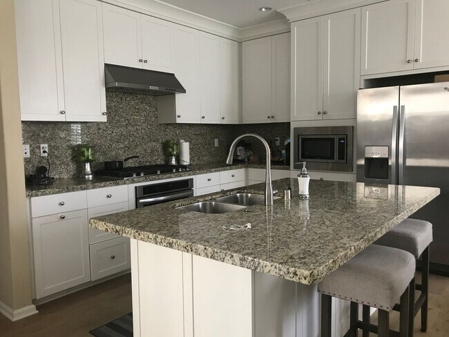 Building Photo - 2bd/2.5ba two car garage end unit condo in Orchard Hill Irvine for rent