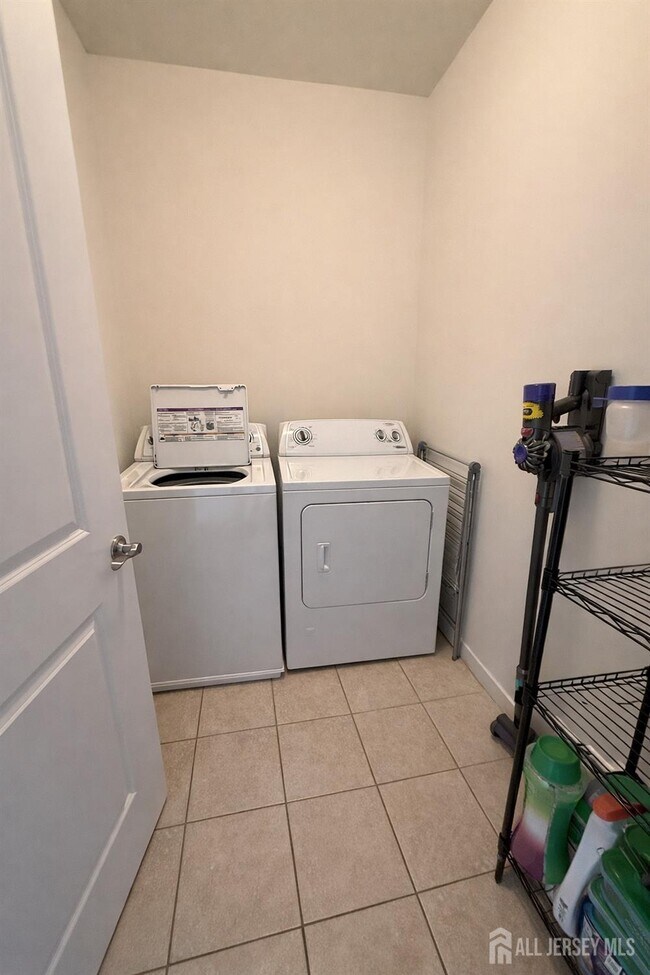 Building Photo - 445 Tower Blvd