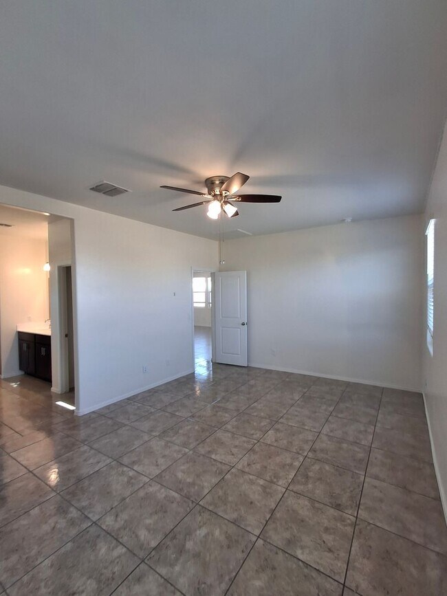 Building Photo - 3560 N Mia Ln