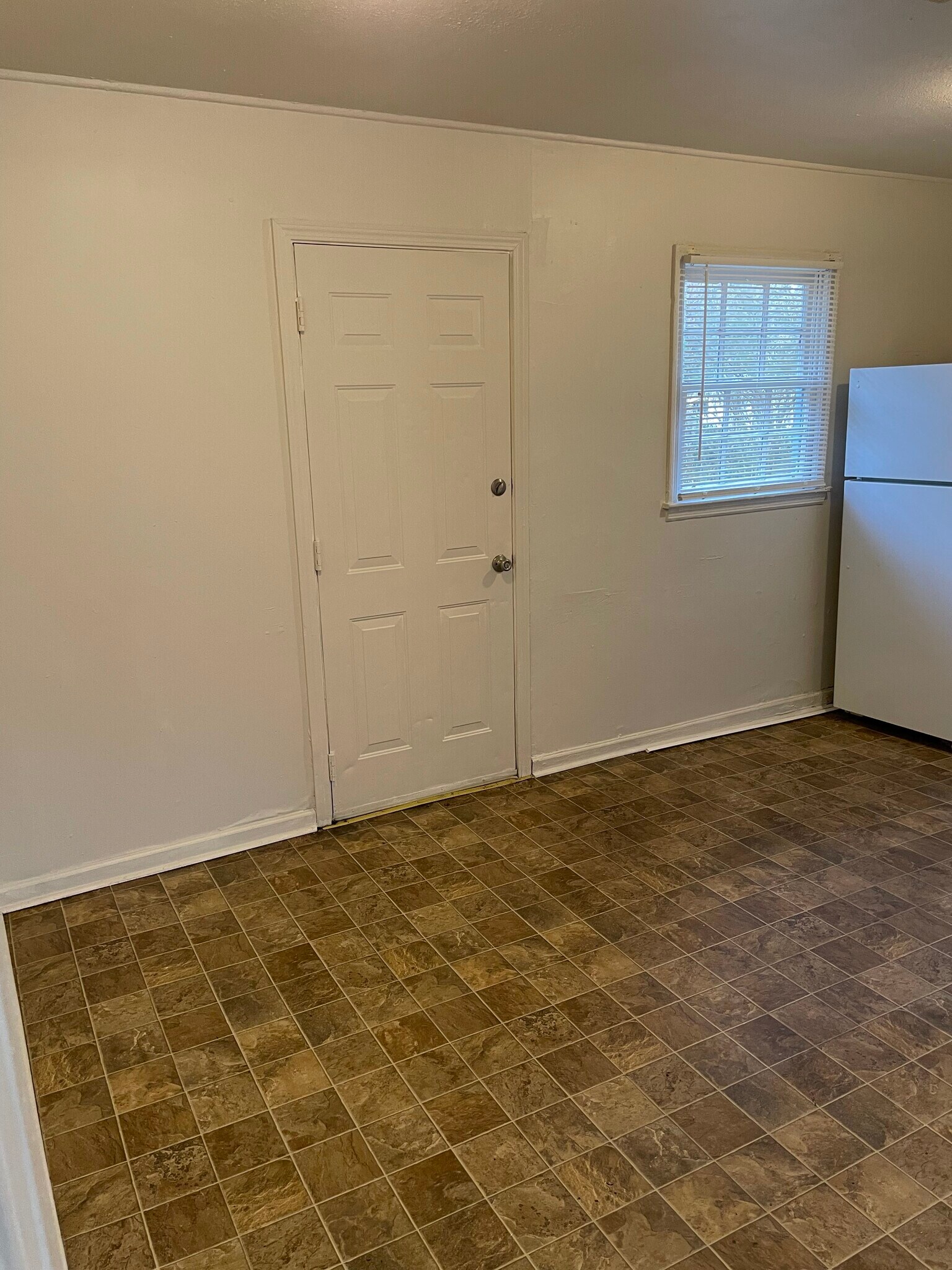 Kitchen/Dining Room - 2267 Gary Ct NW