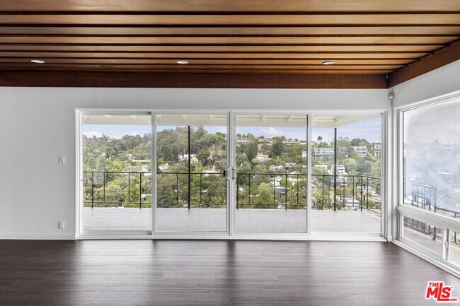 Building Photo - 350 Chautauqua Blvd