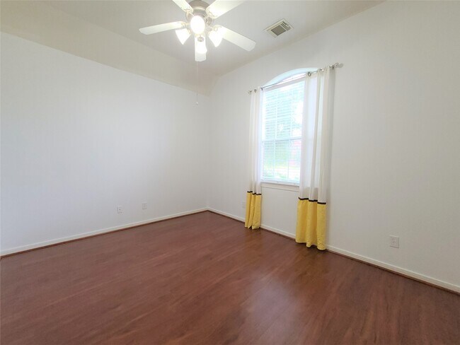 Building Photo - 7015 Pinefern Ln