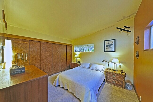 Building Photo - 4905 SW Othello St