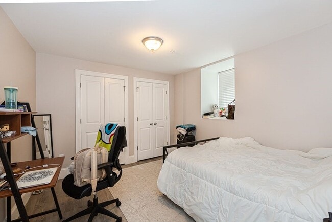 Building Photo - Renovated 3 bed 2 bath in Fort Hill......