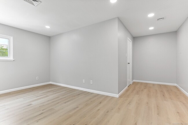 Building Photo - 48 Spyglass Cir