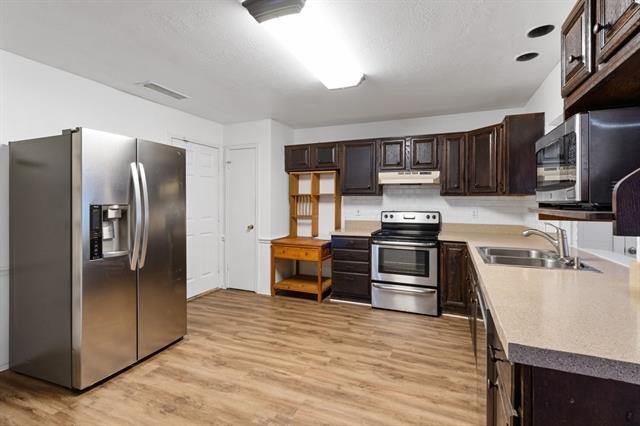 Building Photo - 407 Twin Oaks Ct