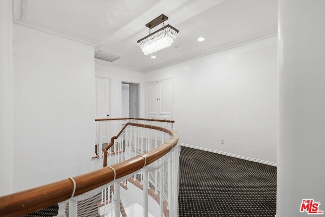 Building Photo - 1170 S Beverwil Dr