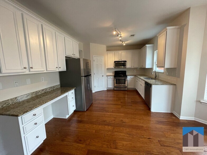 Building Photo - 4205 Pointe Vecchio Cir