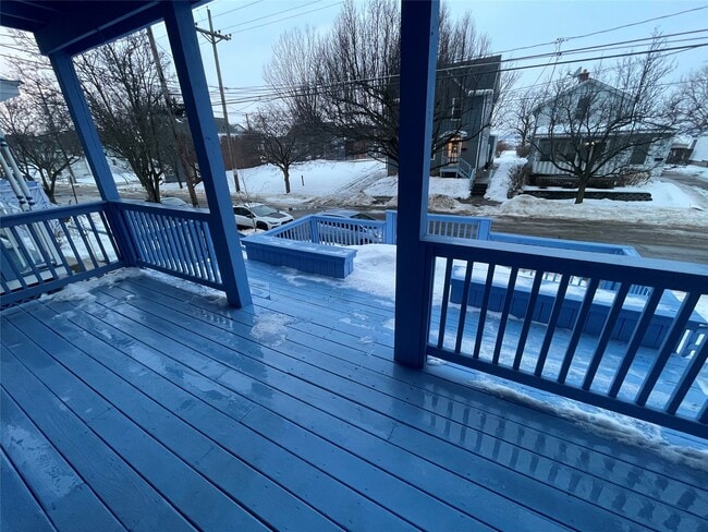 Building Photo - 817 W 2nd St