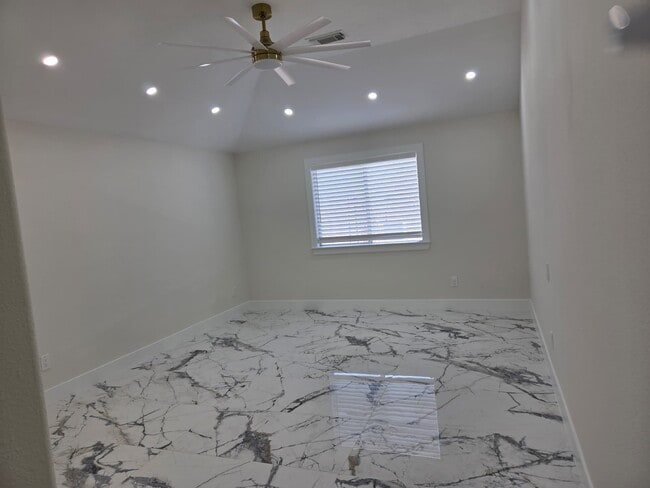 Building Photo - 7019 Brody Ln