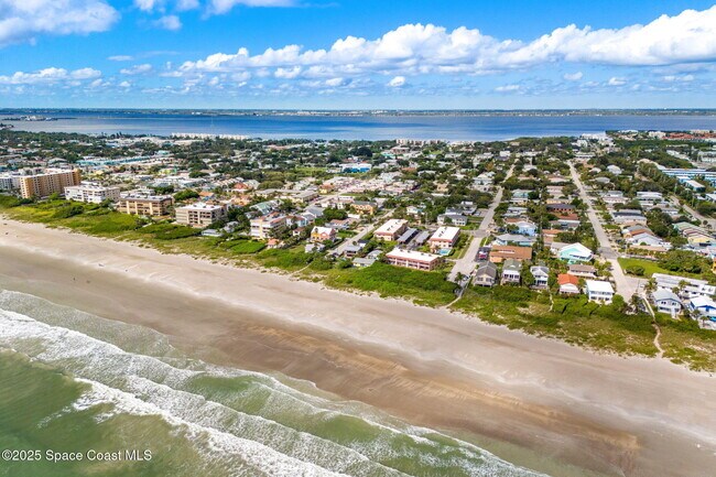 Building Photo - 8000 Ridgewood Ave