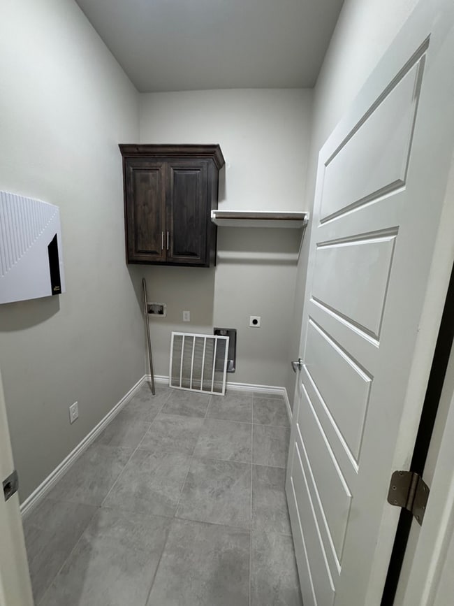 Building Photo - 5209 Lamont Ave