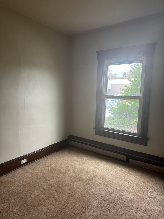 Building Photo - Remodeled 2BR in Kingston | Central A/C + In-Unit W/D + Parking | Pet Friendly