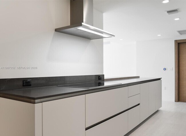 Building Photo - 1000 Brickell Plaza