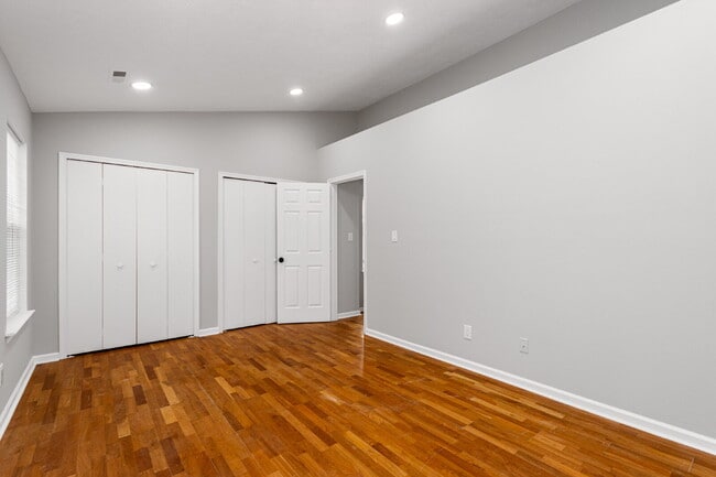 Building Photo - 313 Mews Ct