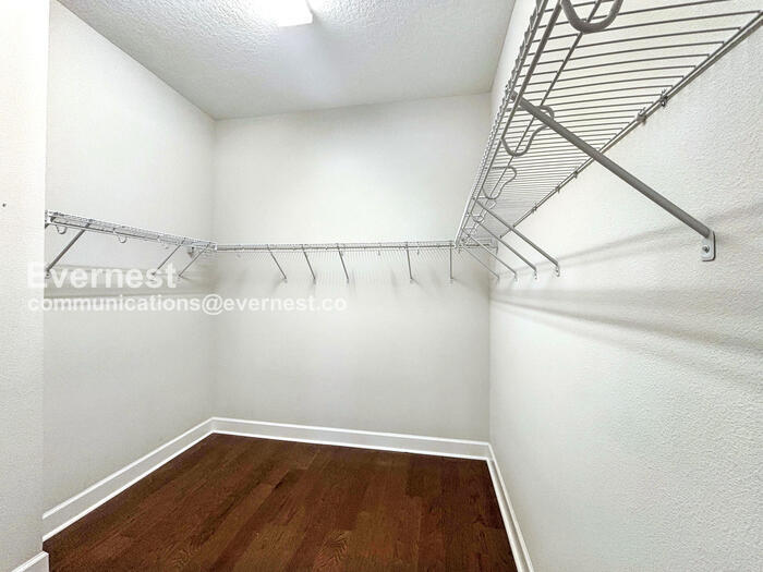 Building Photo - 13873 Benavente Ave