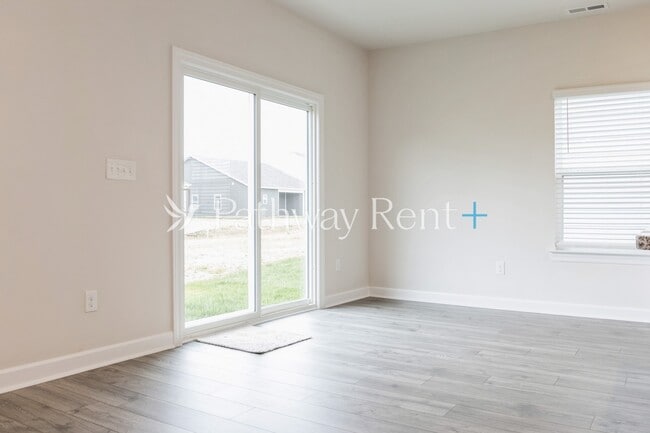 Building Photo - 3448 Quintana Dr