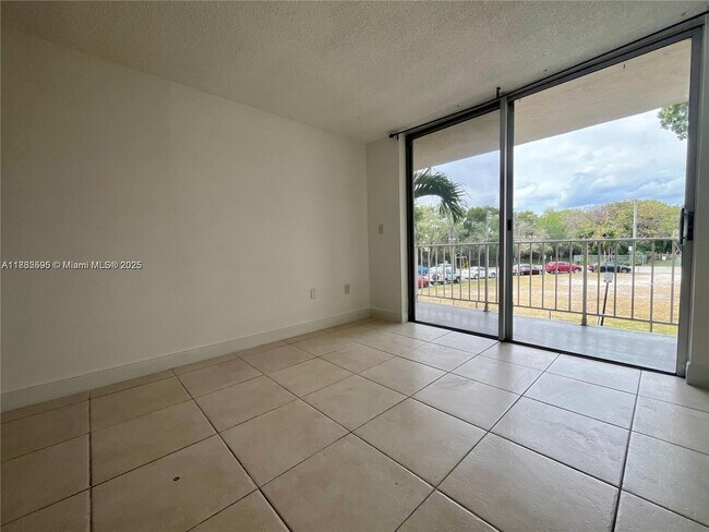 Building Photo - 1805 Sans Souci Blvd