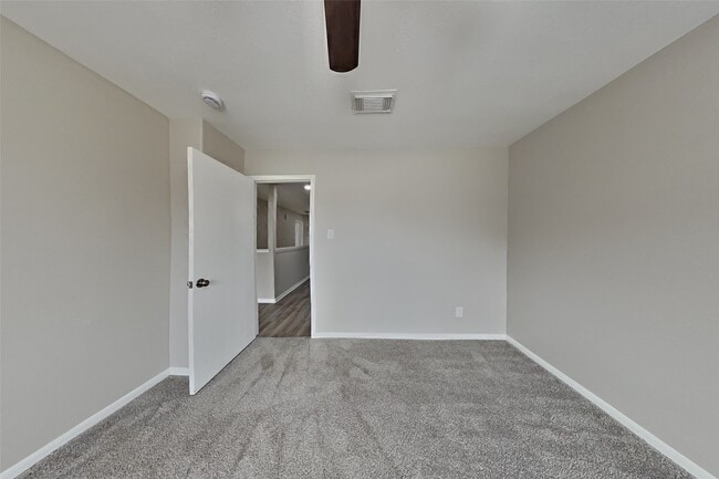 Building Photo - 2506 Buckminster Dr