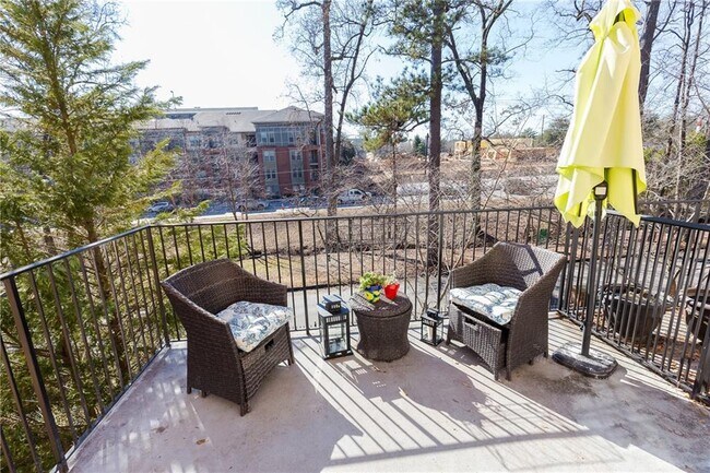 Building Photo - 2556 Oglethorpe Cir NE