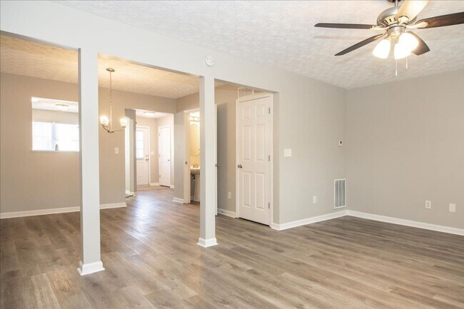 Building Photo - Newly Renovated 3/2 Townhome in Quiet Decatur Neighborhood!