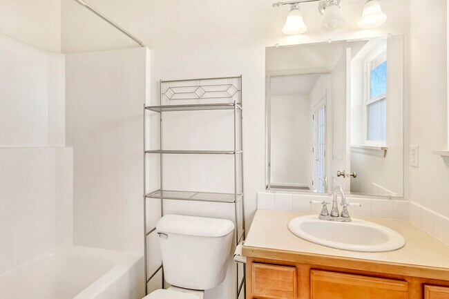 Building Photo - 4552 W Kendall St