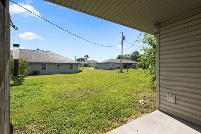 Building Photo - 2 Bed | 2 Bath | 1 Car Garage Home! 1000 sqft located in SPARTA!