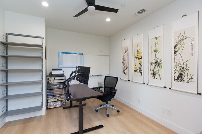 Building Photo - 3 Bedroom Townhome in the Escala Community of Mission Valley