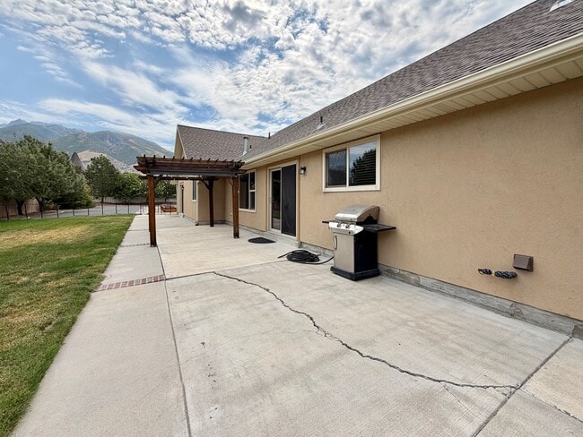 Building Photo - 961 Golden Pheasant Dr