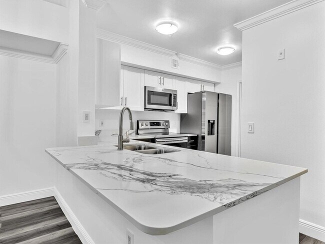 Building Photo - 2433 Centergate Dr