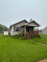 Building Photo - AVAILABLE AUGUST- 2 Bedroom, 1 Bath Home!