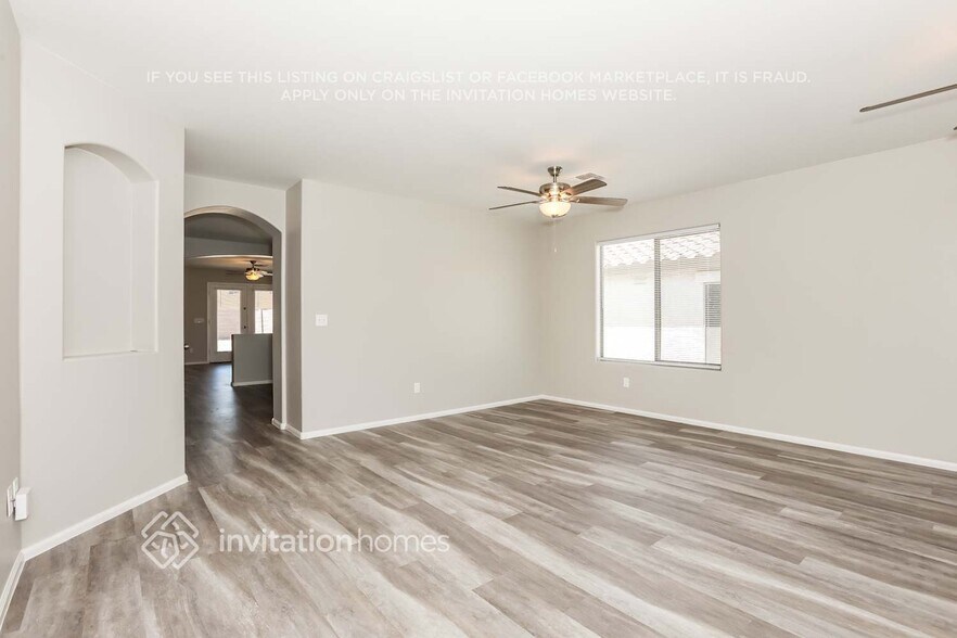 Building Photo - 1445 E Shari St