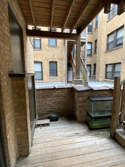 Building Photo - 1000 Crain St