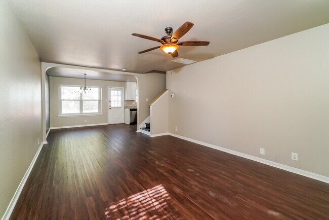 Building Photo - 207 Riders Walk