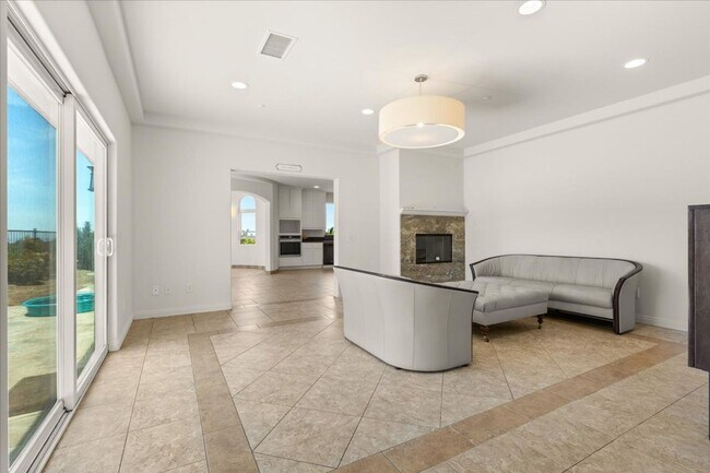 Building Photo - Vista Panoramic View 6 Bedroom 4.5 Bathroom Home for Rent