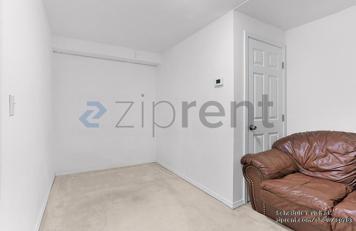 Building Photo - Unit A
