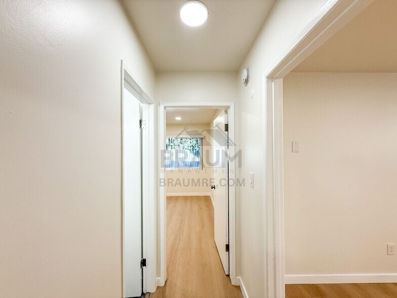Building Photo - 5611 Fulcher Ave