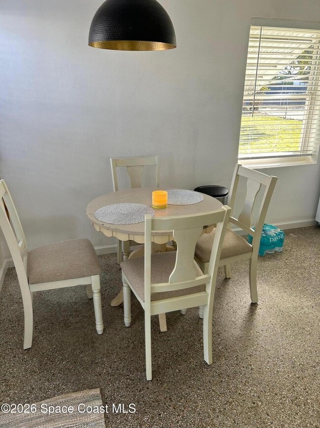 Building Photo - 1915 S Park Ave