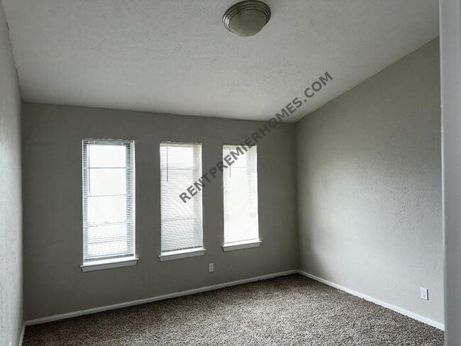 Building Photo - 4772 Shands Dr